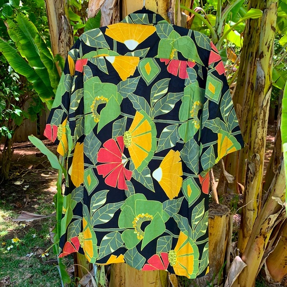 🎉HOST PICK 🎉 Tommy Bahama 100% Silk Aloha Shirt - Large - Picture 2 of 12
